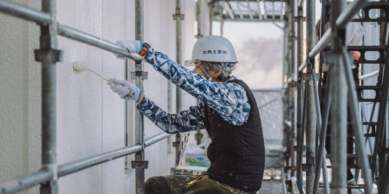 塗装工事の施工シーン