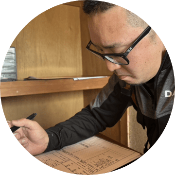 面接で応募者と担当者が話している様子