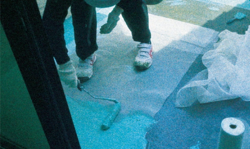 防水工事の施工シーン写真